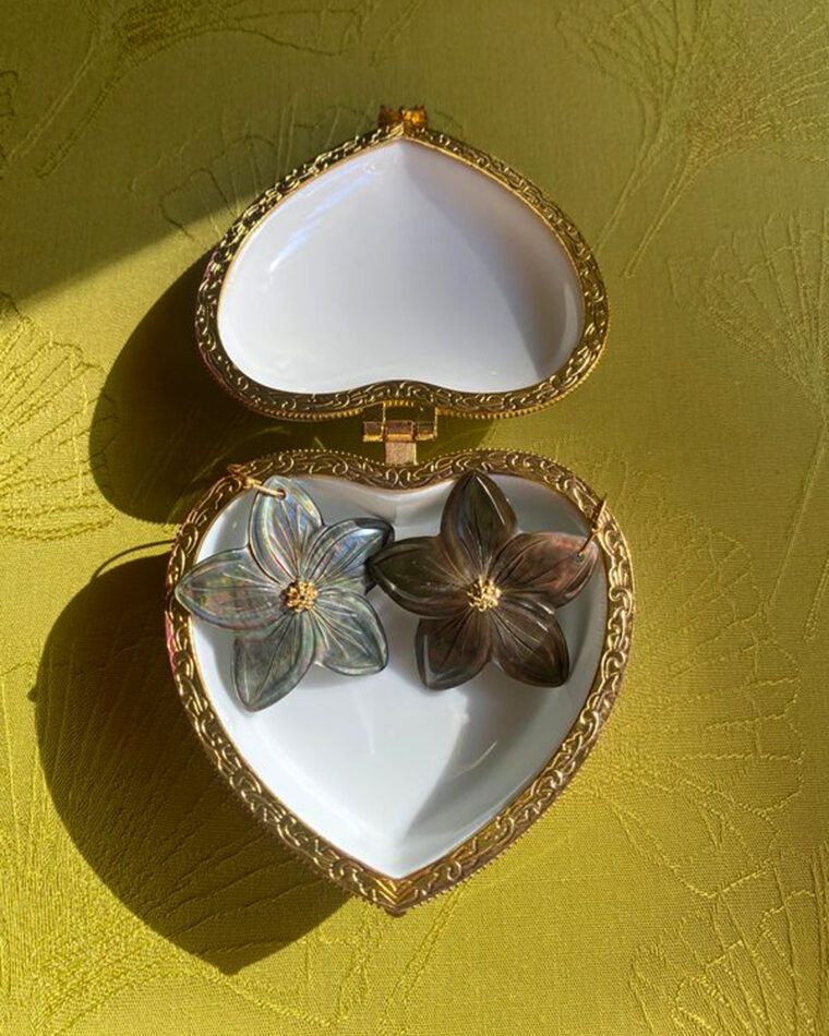 Lillies Dangle Black Flower Earrings